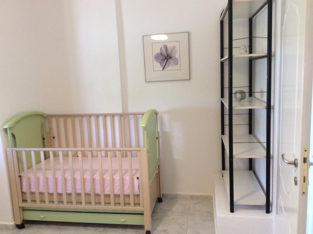 Red House Villa Gerakini Bilik gambar